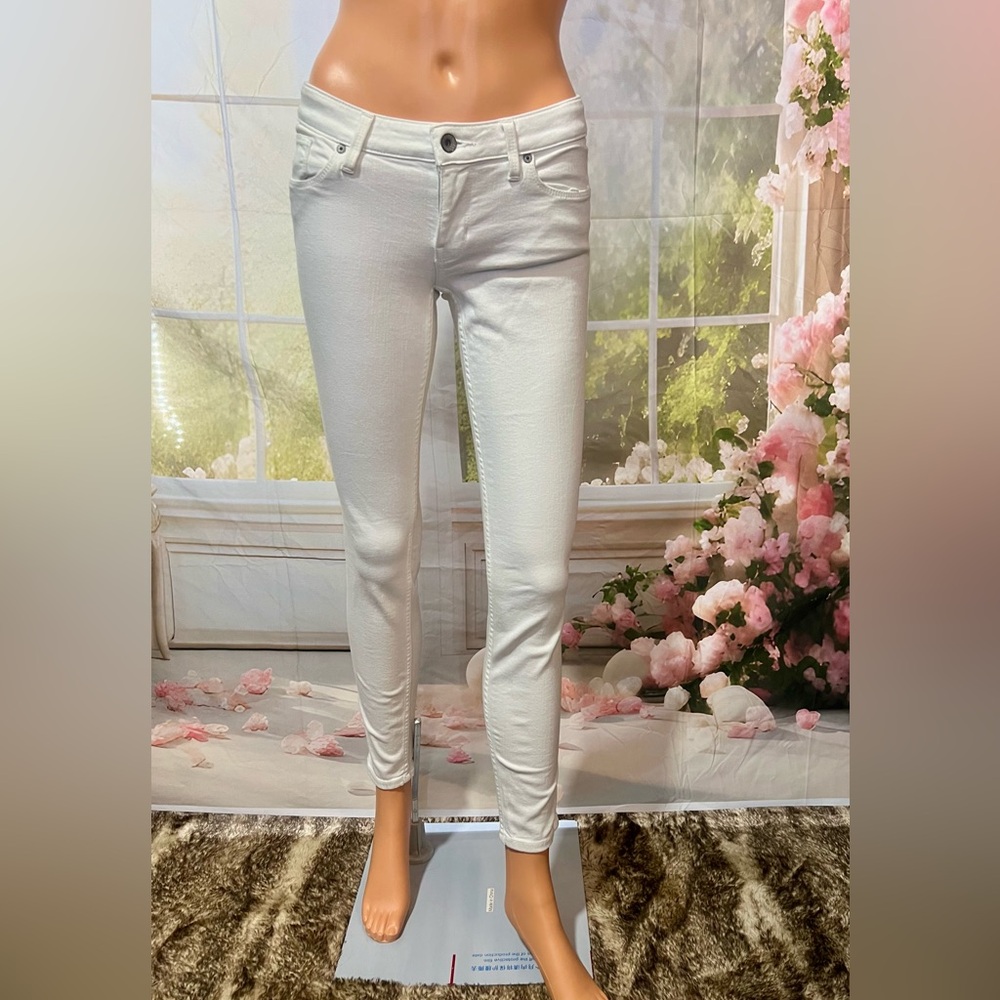 Guess Women's White  Skinny Jeans